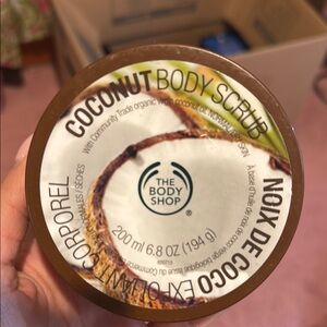The Body Shop‎ Coconut Body Scrub
